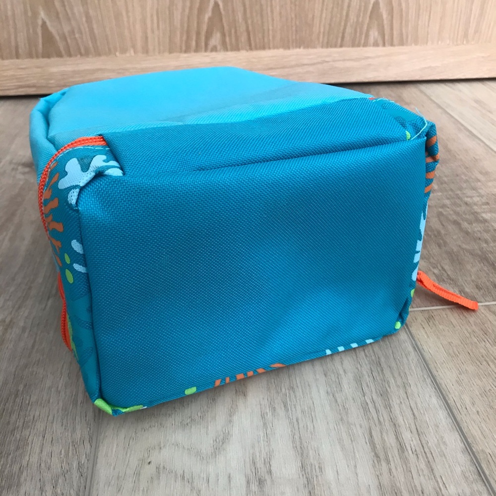 NEW Lunchbox - Picture 5 of 7
